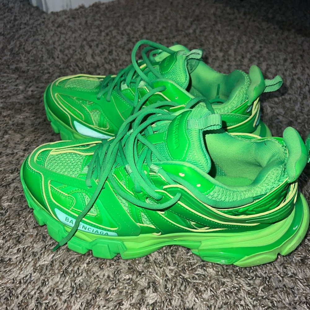 Balenciaga Track Sneaker in Green (542023W2FB53331).